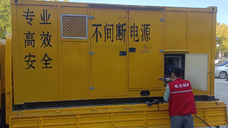姚安柴油发电机组和UPS电源配合使用时，如何避免切换过程中的电力中断？